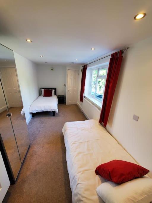 Central Windsor 2 Bedroom Flat With Free Parking Dış mekan fotoğraf