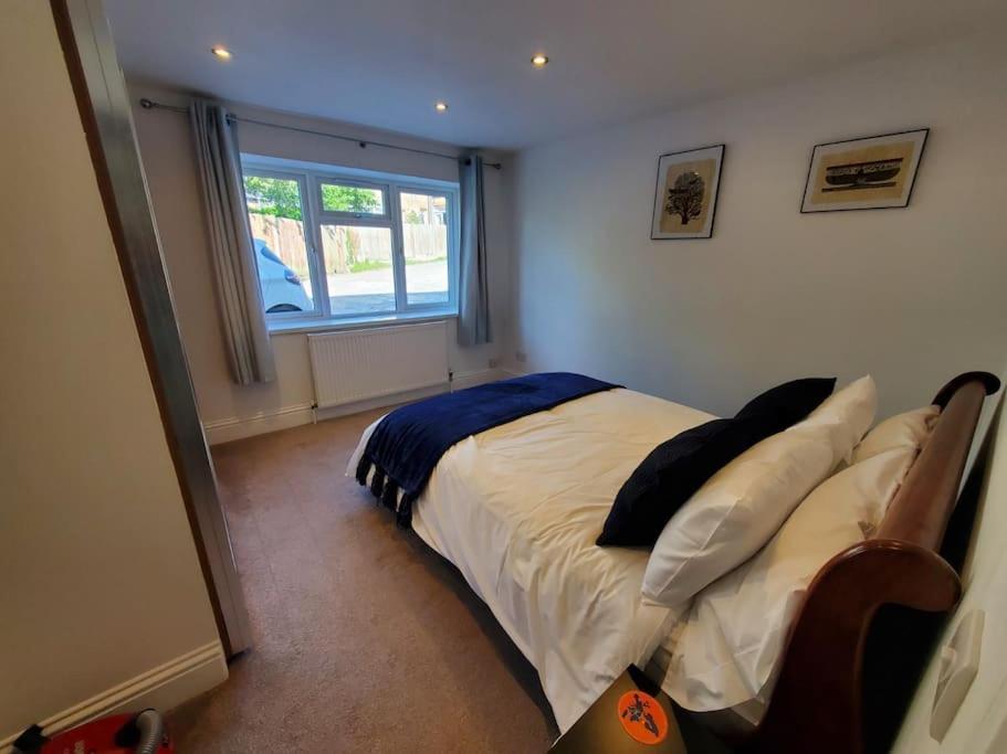 Central Windsor 2 Bedroom Flat With Free Parking Dış mekan fotoğraf