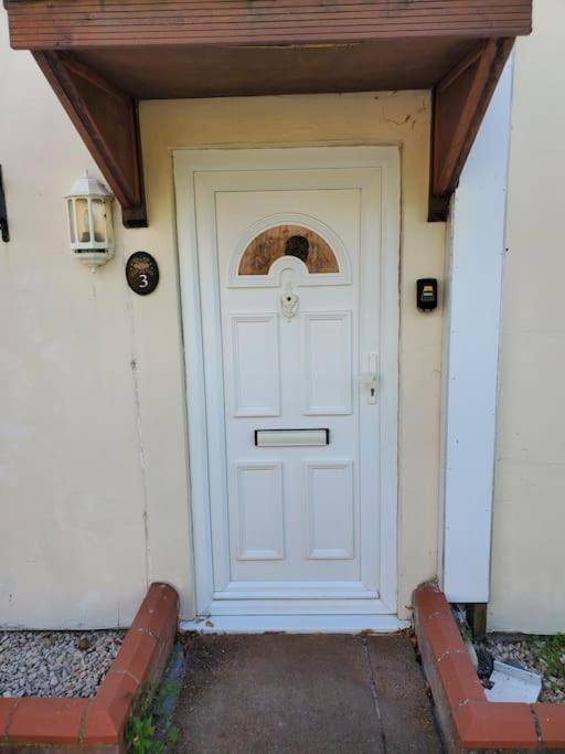 Central Windsor 2 Bedroom Flat With Free Parking Dış mekan fotoğraf
